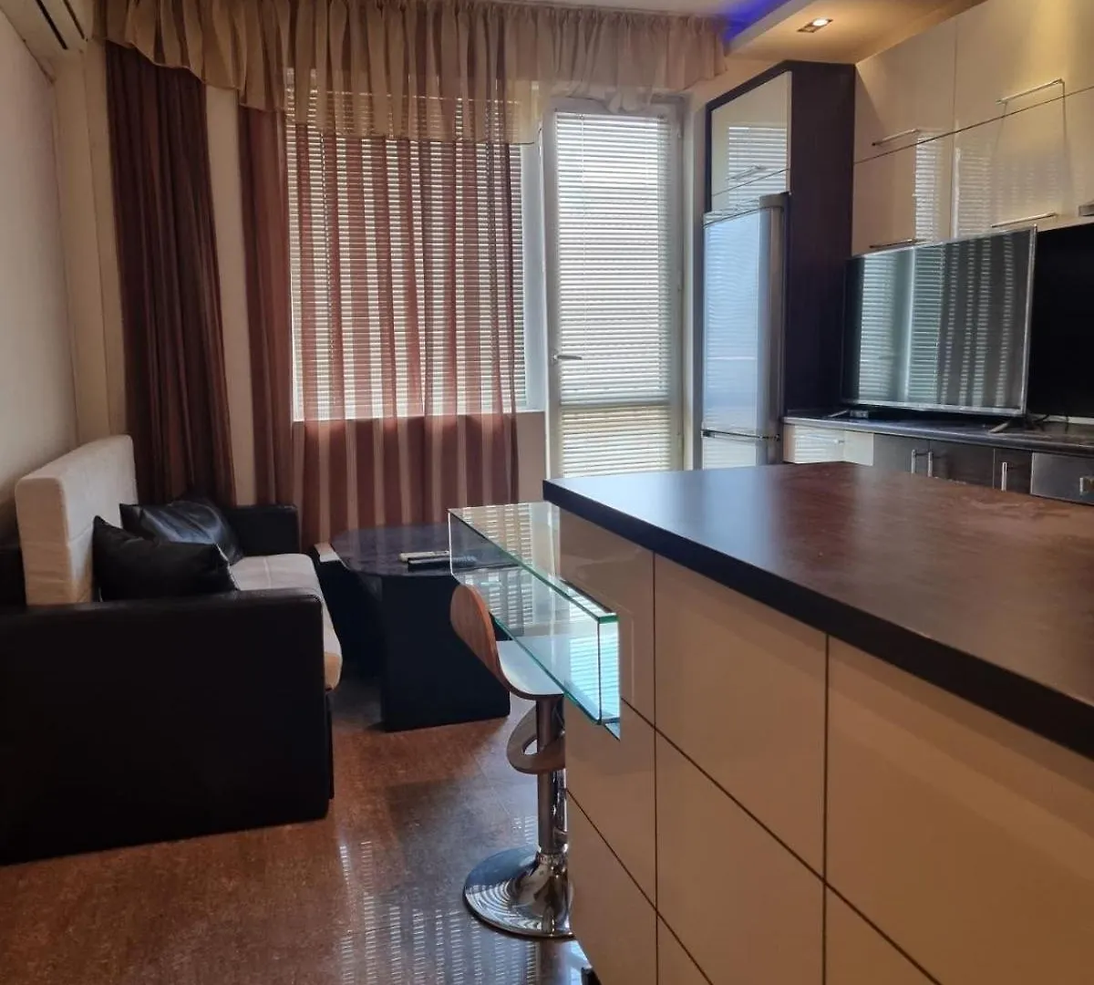 Апартамент Ломбарди Varna Apartment